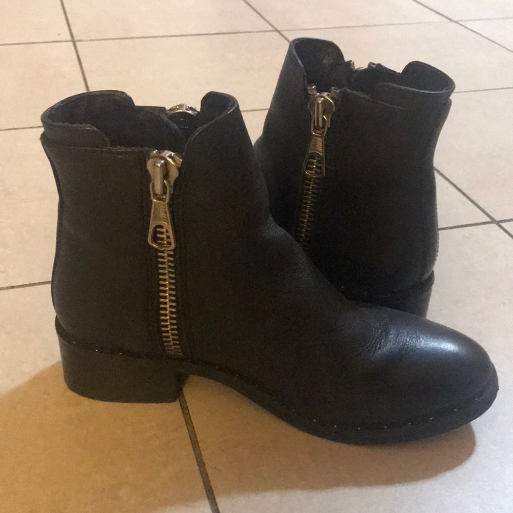 Steve Madden Lanna-s leather ankle bootie